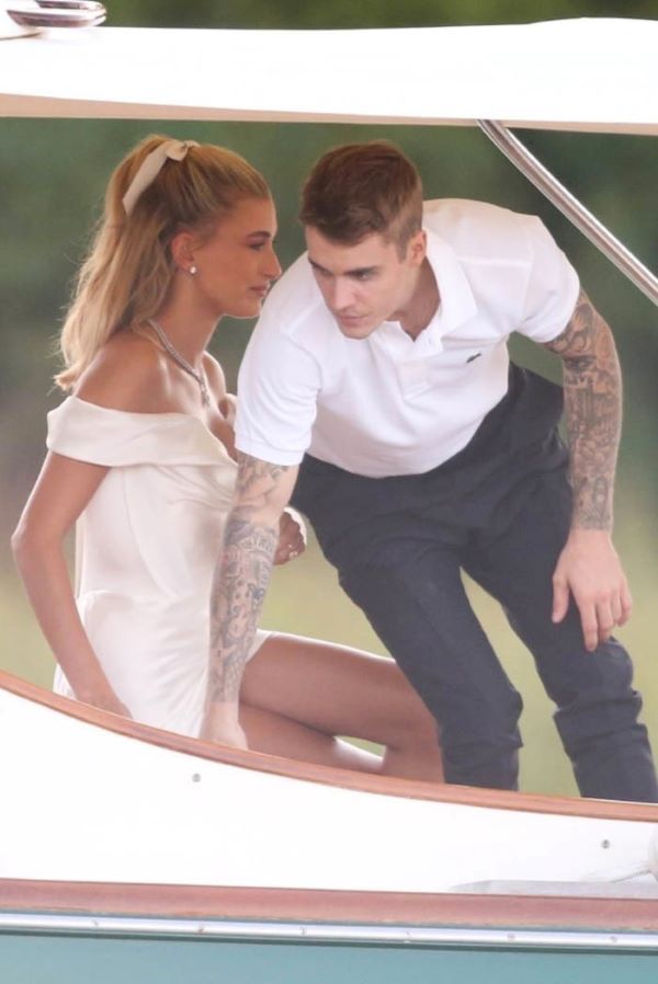 Justin Bieber và Hailey Baldwin chính thức là vợ chồng sau 4 lần hoãn cưới