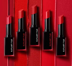 son thỏi lì shu uemura được bình chọn là một trong những dòng son không chì lâu trôi nhất